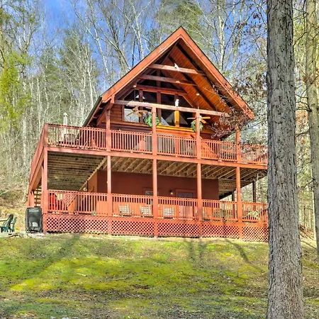 Creekside Sevierville Cabin Game Room And Hot Tub!